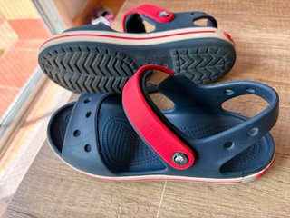 Sandalias Crocs niño/a J2 (33-34) azul/rojo
