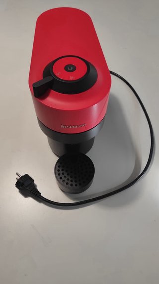 Cafetera Nespresso Vertuo Pop con caja