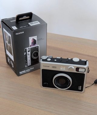 Fujifilm Instax Mini Evo Negra + Funda