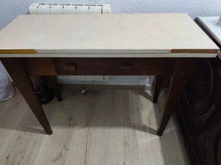 Mesa de madera y plástico beige/marrón es plegable