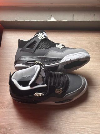Jordan 4 Negro y Blanco