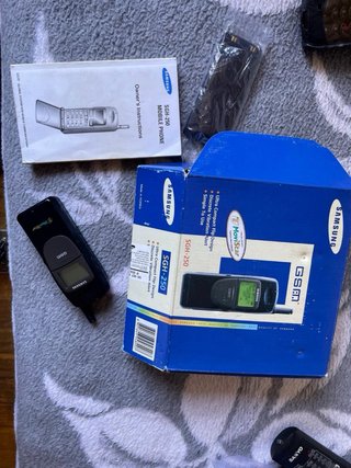 Teléfonos varios ,mandos,etc...