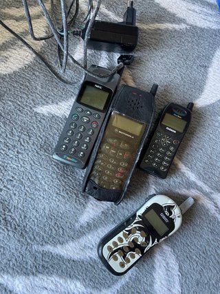 Teléfonos varios ,mandos,etc...