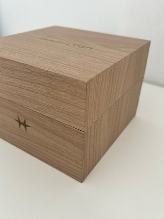 Caja de reloj Hamilton de madera