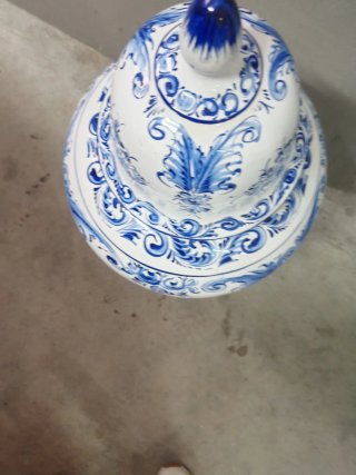 Jarrón de cerámica pintado a mano