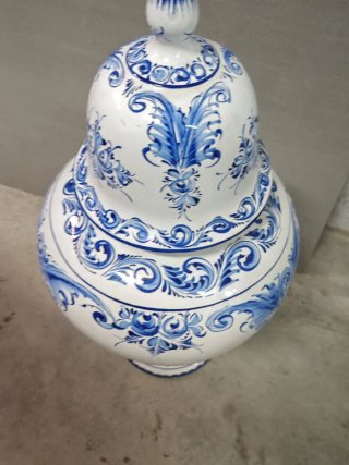 Jarrón de cerámica pintado a mano