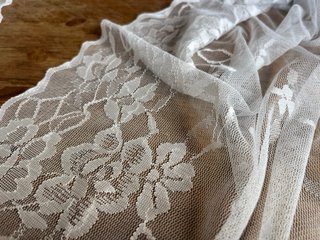 Pañuelo de cuello de encaje blanco