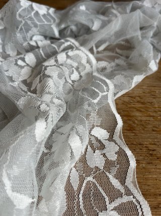 Pañuelo de cuello de encaje blanco