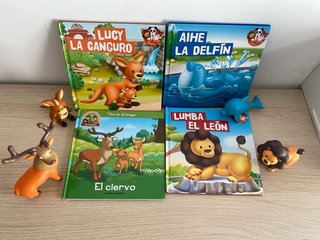 Lote de libros de animales con muñecos