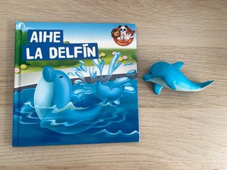 Lote de libros de animales con muñecos