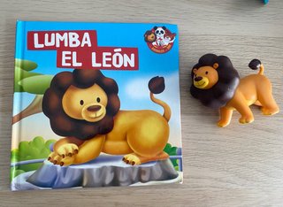 Lote de libros de animales con muñecos