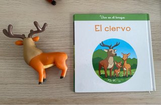 Lote de libros de animales con muñecos