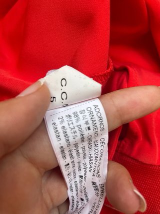Chaqueta deportiva roja y blanca