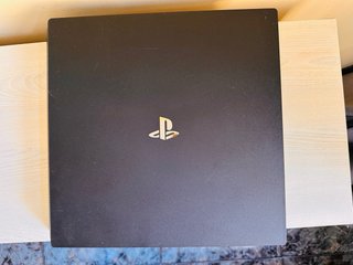 PS4 Pro 1TB y Mando Con 6 Juegos
