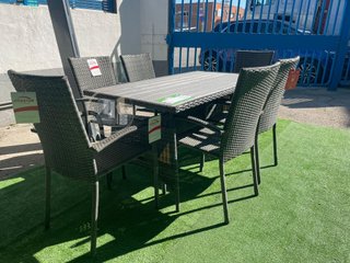 Mesa Exterior con 6 Sillas en Ratan