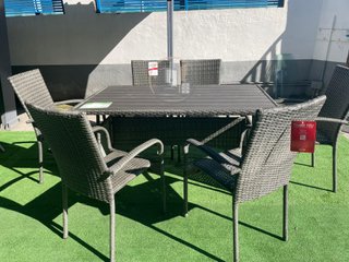 Mesa Exterior con 6 Sillas en Ratan