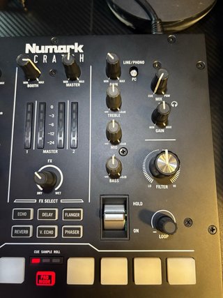 Mesa DJ Numark Scratch Negra