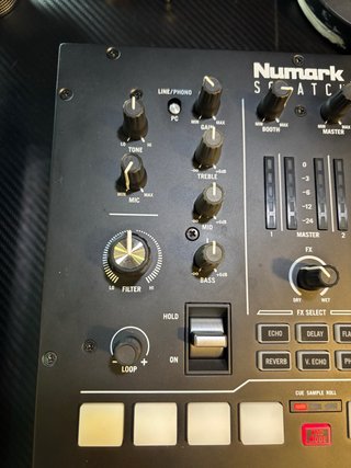 Mesa DJ Numark Scratch Negra