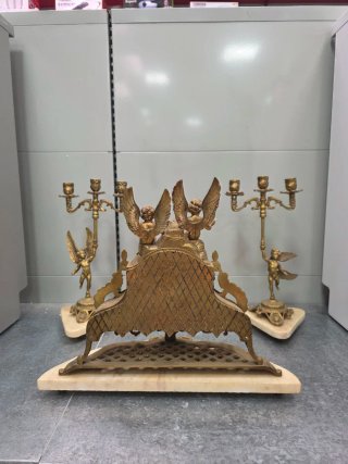 Conjunto Reloj y Candelabros Ángeles Dorado