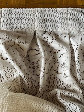Cortinas de encaje beige y blanco