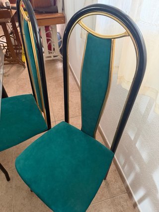 Conjunto mesa de salón y sillas,