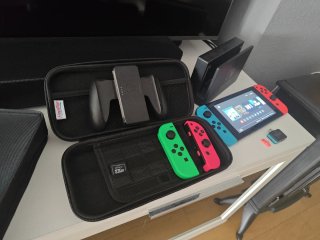 Nintendo Switch 128GB + Accesorios + DBI