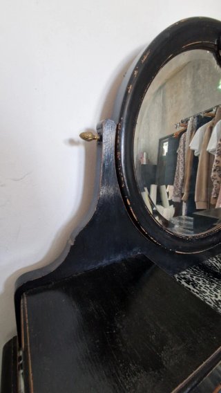 Tocador antiguo de madera maciza