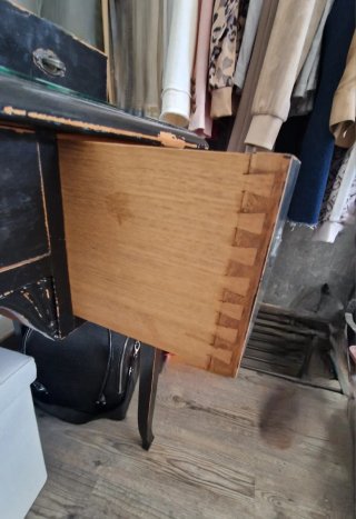 Tocador antiguo de madera maciza