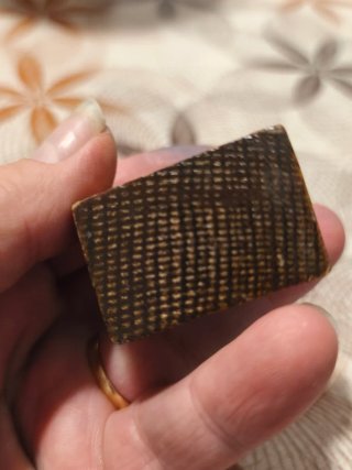 Pequeño Crucifijo de Plata Ley sobre madera