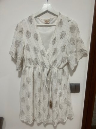 Vestido blanco corto manga mariposa