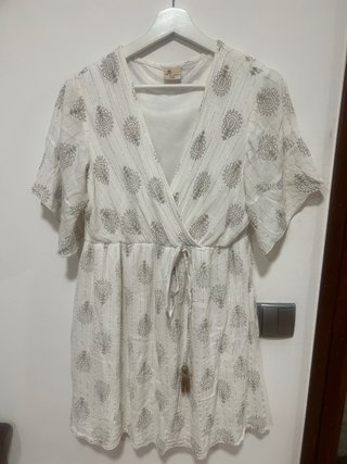 Vestido blanco corto manga mariposa
