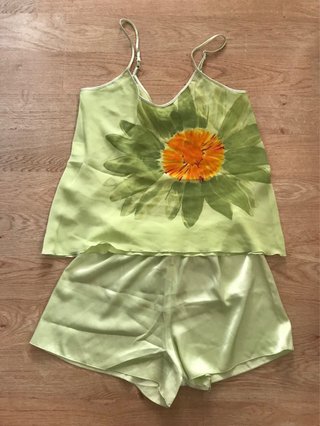 Camisón lencero y pijama floral