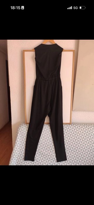 Elegante traje negro Made in Italy