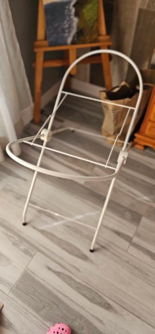 Moisés de mimbre con soporte