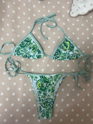 Bikini verde y blanco estampado