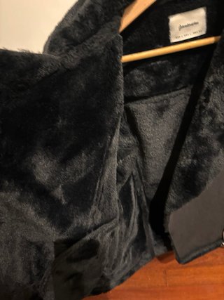 Cazadora Stradivarius negra pelo talla L