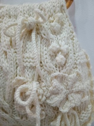 Bolso tejido blanco con asas de bambú