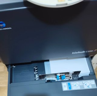 Konica Minolta Bizhub C220 Láser Multifunción A3