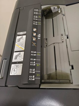 Konica Minolta Bizhub C220 Láser Multifunción A3