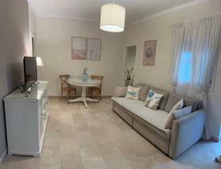 Alquilo apartmento temporada escolar en Cádiz.