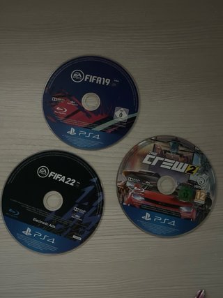 PS4 Slim Nero + Controller Bianco + giochi + cavi