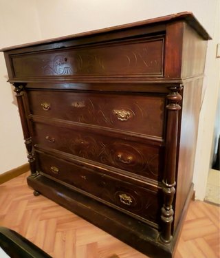 cómoda o cajonera de estilo clásico/antiguo