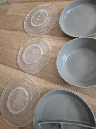 Platos y mantel Twistshake