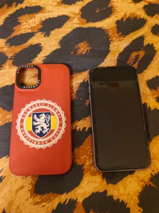 IPHONE 11 MALVA (PIEZAS/REPARAR) + FUNDA