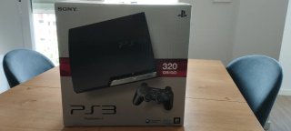 Pacchetto PS3 320GB con giochi e controller