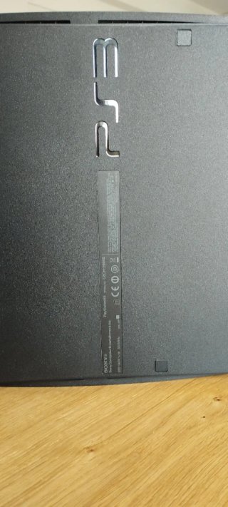 Pacchetto PS3 320GB con giochi e controller