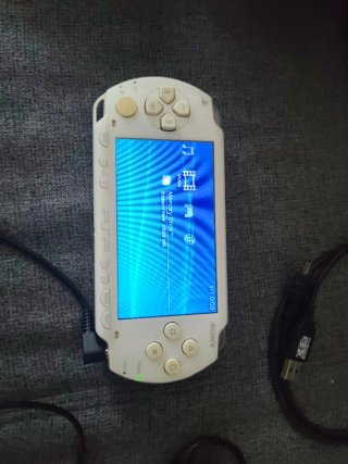 PSP 1004 Blanca + Juego Piratas del Caribe