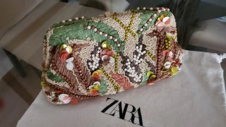 Bolso de mano Zara con abalorios