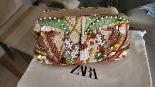 Bolso de mano Zara con abalorios