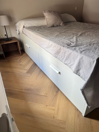 Cama doble Brimnes 140x200 con cajones